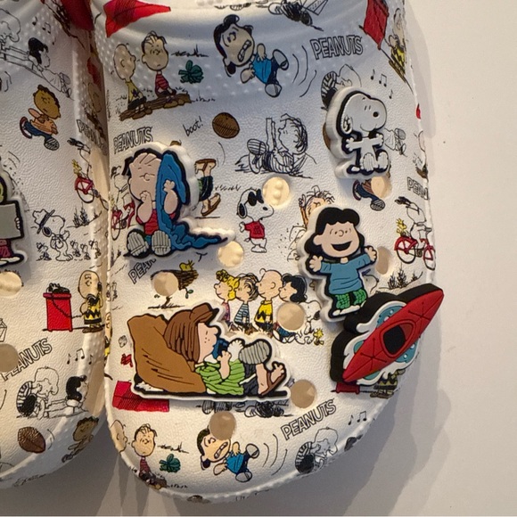 Peanuts Snoopy Charlie Brown Kids Unisex Size 4 Crocs Like New Condition - Picture 3 of 10